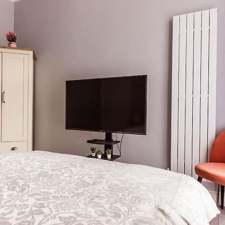4 Bedroom House, 2 Min Walk From Station Лондон Екстер'єр фото