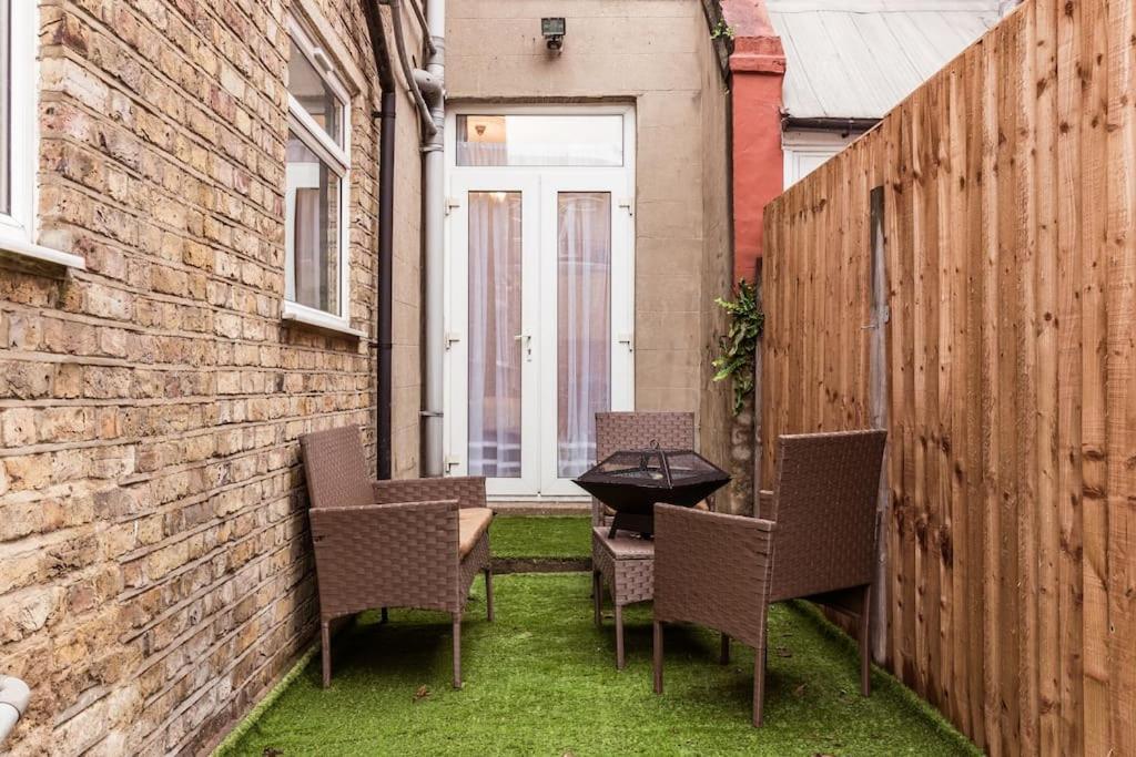 4 Bedroom House, 2 Min Walk From Station Лондон Екстер'єр фото