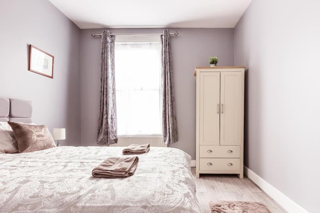 4 Bedroom House, 2 Min Walk From Station Лондон Екстер'єр фото
