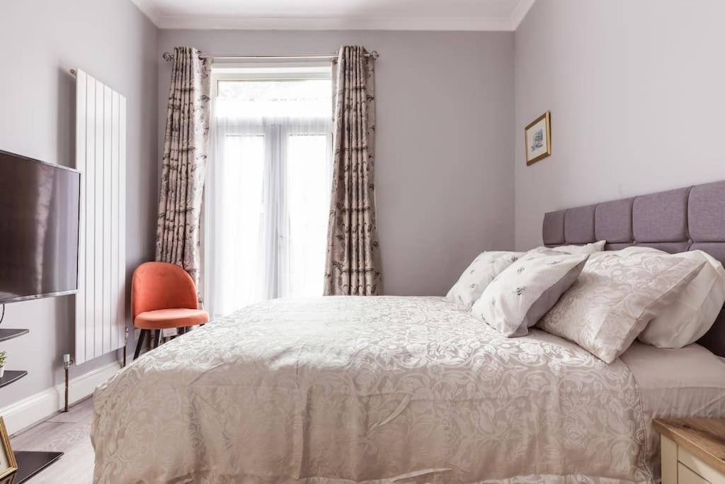 4 Bedroom House, 2 Min Walk From Station Лондон Екстер'єр фото