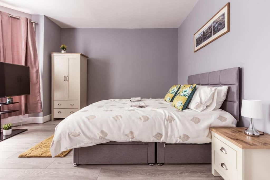 4 Bedroom House, 2 Min Walk From Station Лондон Екстер'єр фото
